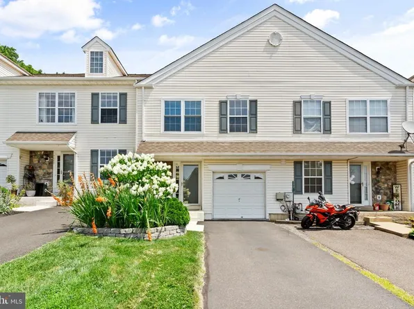 4650 Louise Saint Claire Dr, Doylestown, PA 18902