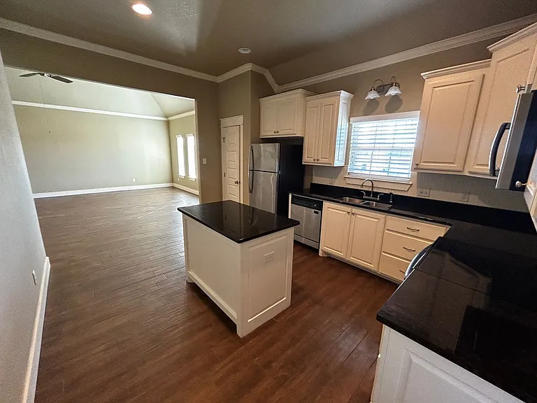 1209 Pinot Dr — Photo 5
