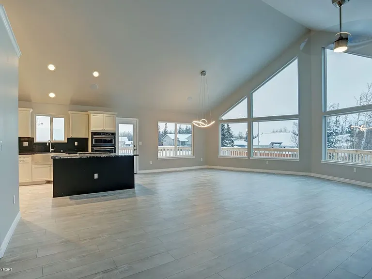 1455 E Esty Dr — Photo 8