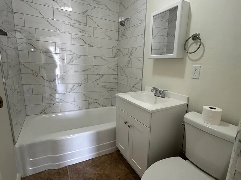 502 Troy Ave — Photo 6