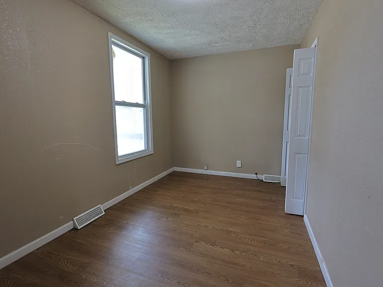 604 N 12th St #1 — Photo 6