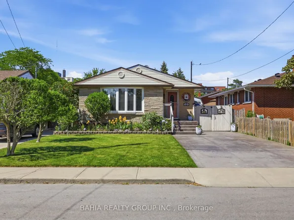 3 Kenwood Cres, Hamilton, ON L8T 1W3