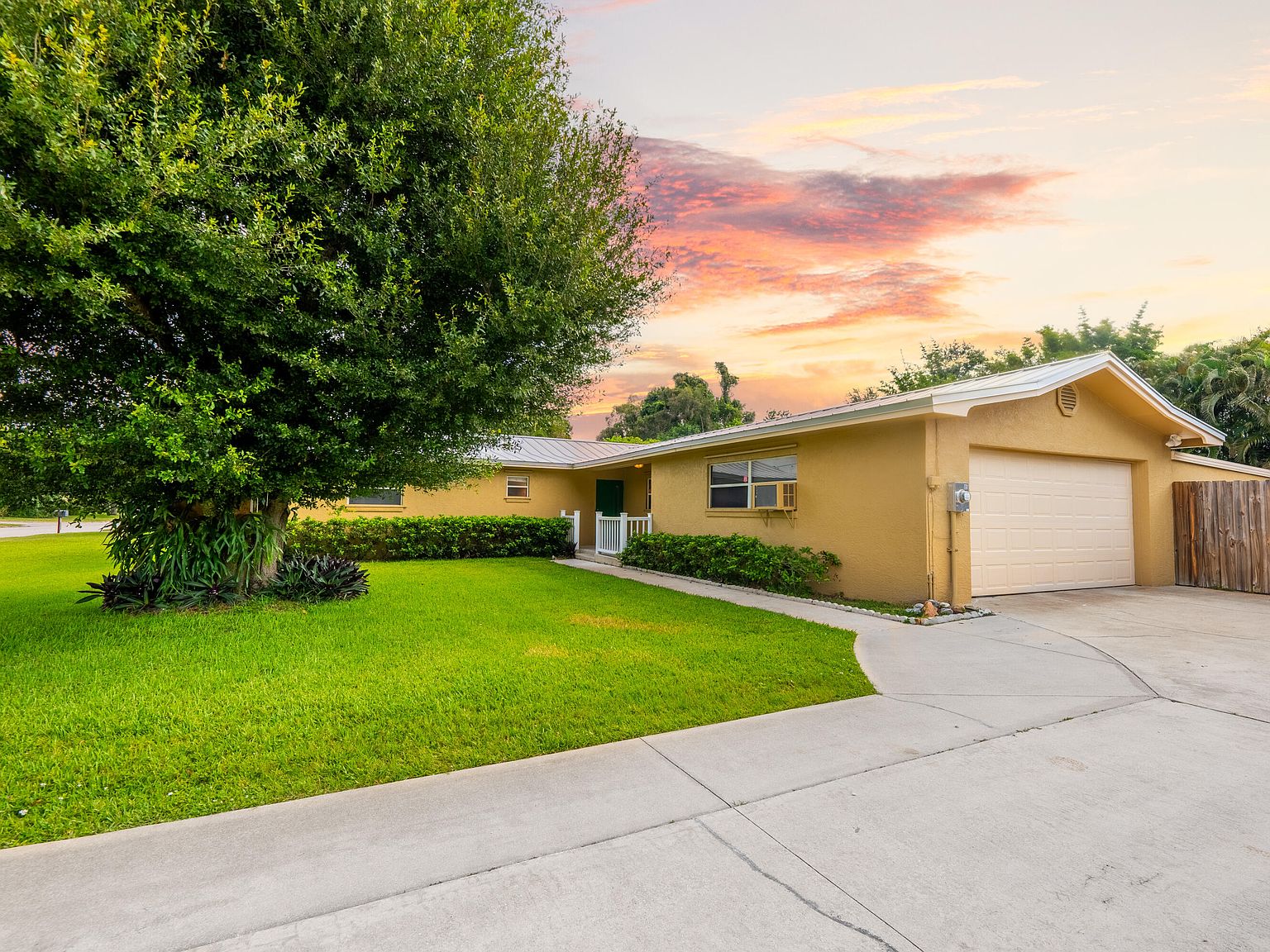 2812 S 10th St, Fort Pierce, FL 34982 MLS RX10900396 Zillow