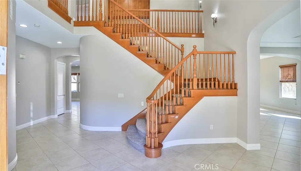 5 bed, 4.5 bath, 4767 sqft, $5,595 — Photo 4