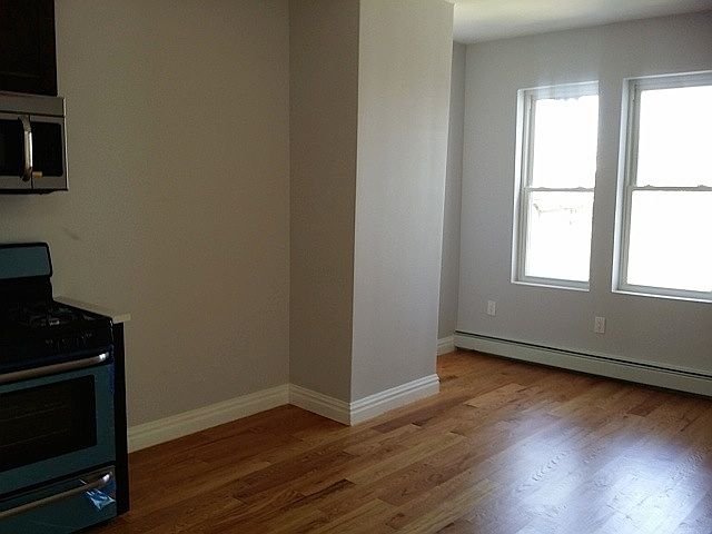 2nd image of 179 New Jersey Avenue
