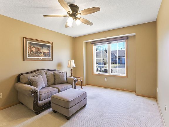 2nd image of 3810 Zinnia Ln N