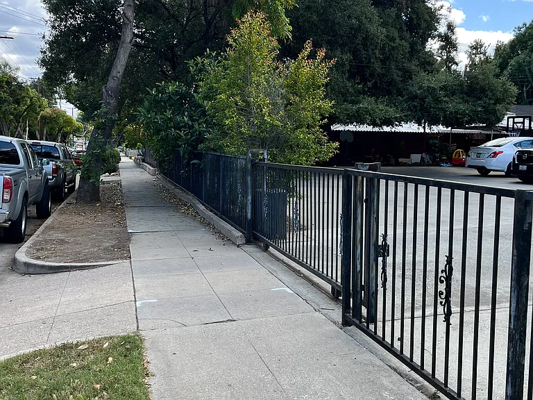 760 N El Molino Ave — Photo 16