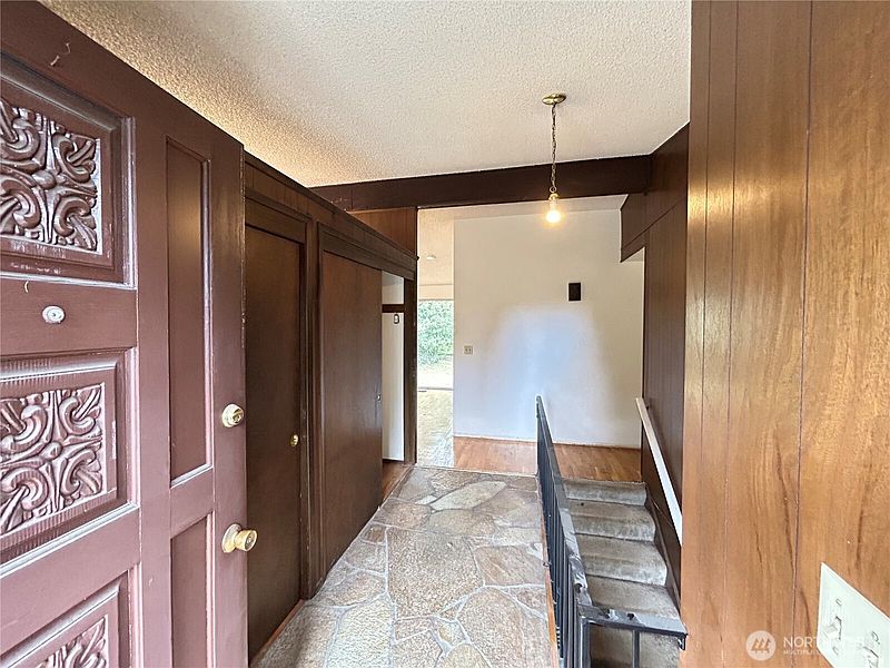 3rd image of 11718 5th Avenue NE
