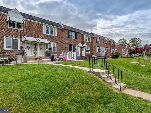 2nd image of 1046 Oakwood Dr