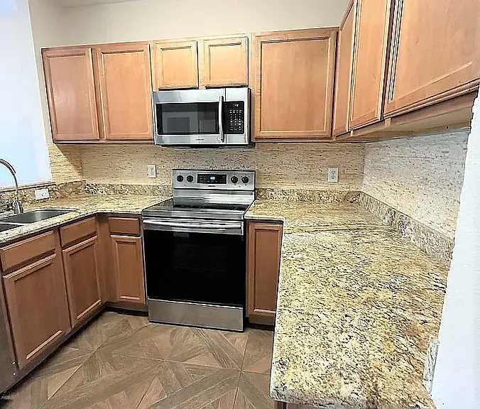 1341 Lyonshire Dr — Photo 6