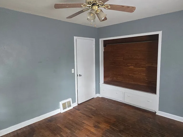 2951 E Huron St — Photo 8
