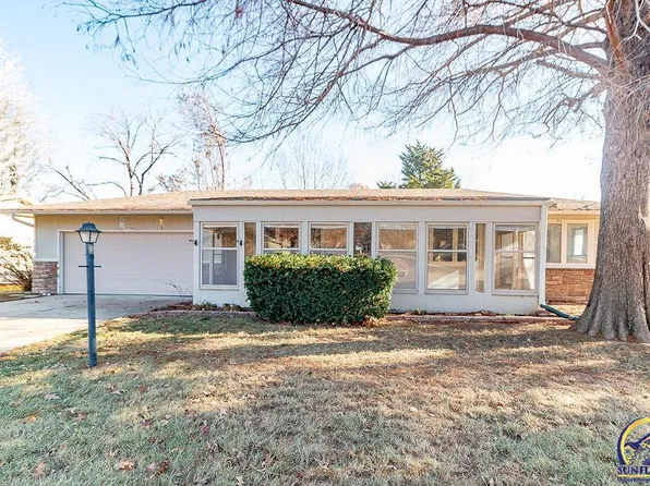 3336 SW Eveningside Dr, Topeka, KS 66614