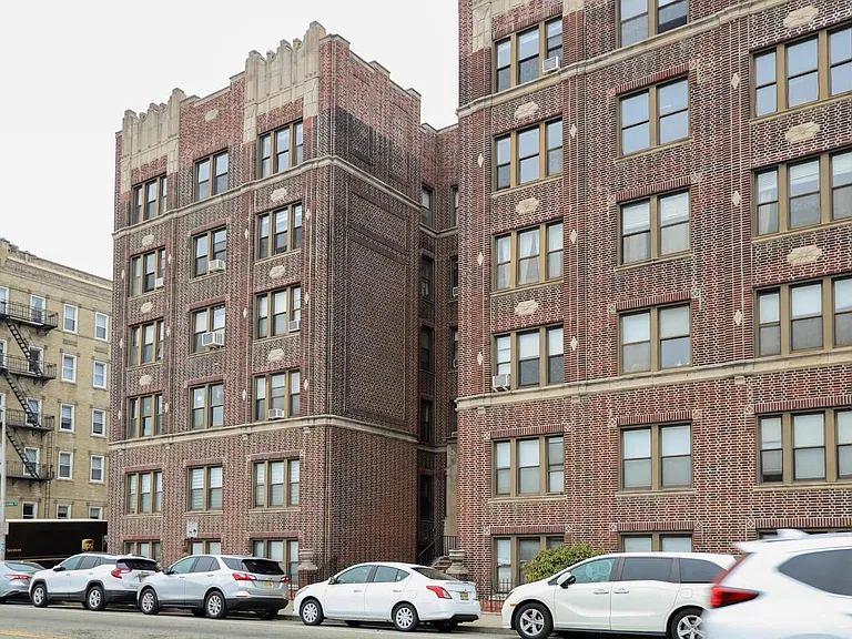883 Boulevard E #1C — Photo 2