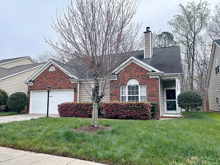 6424 Falls Lake Dr — Photo 1