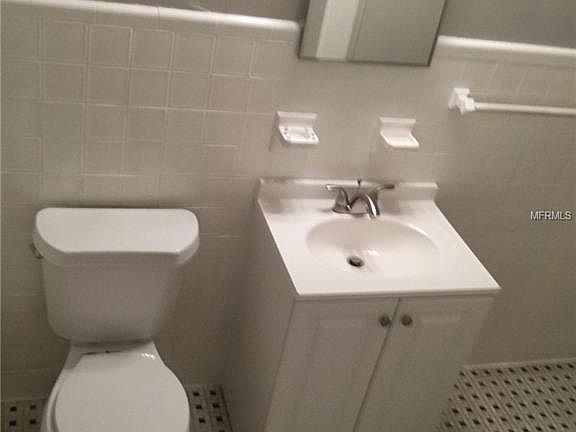 3rd image of 811 Queensboro Ave S
