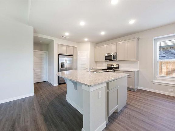 2nd image of 3958 Chesapeake Dr