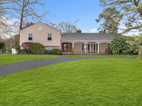 292 Pinewood Dr, Longmeadow, MA 01106