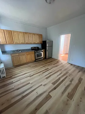 Rented by Standard Living Realty Inc | media 30