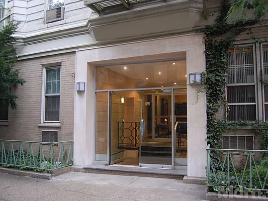 Rented by Wave Real Estate Group | media 7