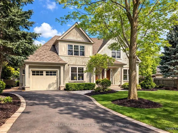 1049 Cedar Grove Blvd, Oakville, ON L6J 2C2