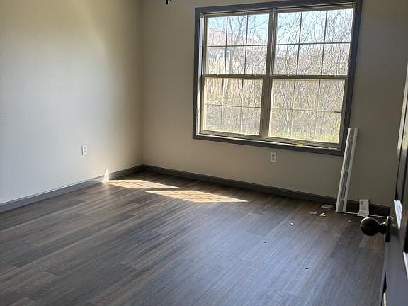 5th image of 1301 Deer Lake Rd Unit D