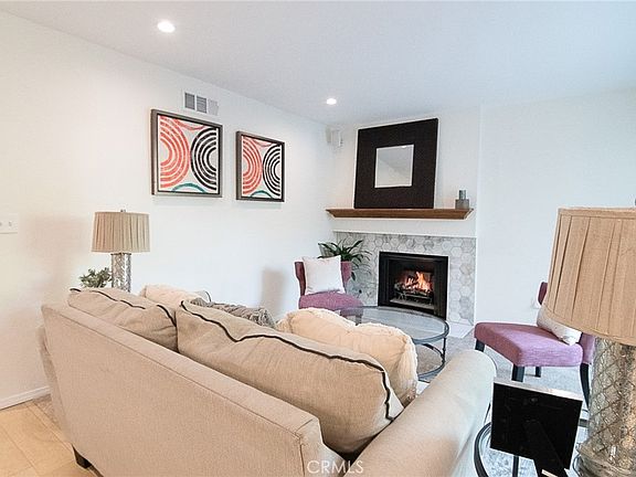 2nd image of 6716 Clybourn Ave Unit 238