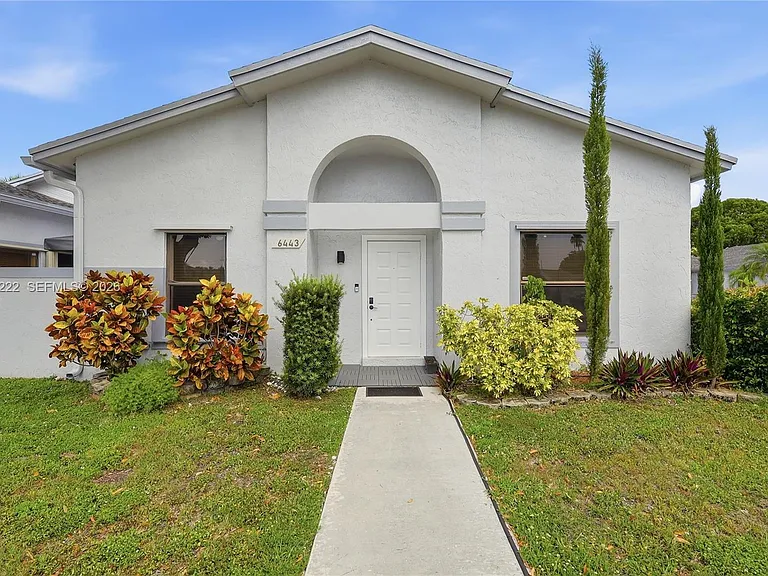 6443 SW 152nd Circle Pl #43-22 — Photo 1
