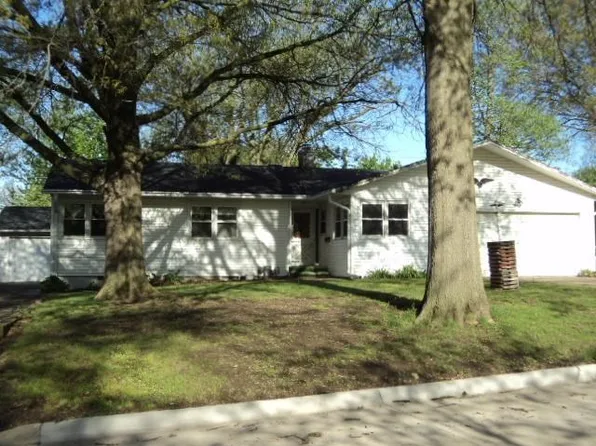 114 N West St, North English, IA 52316