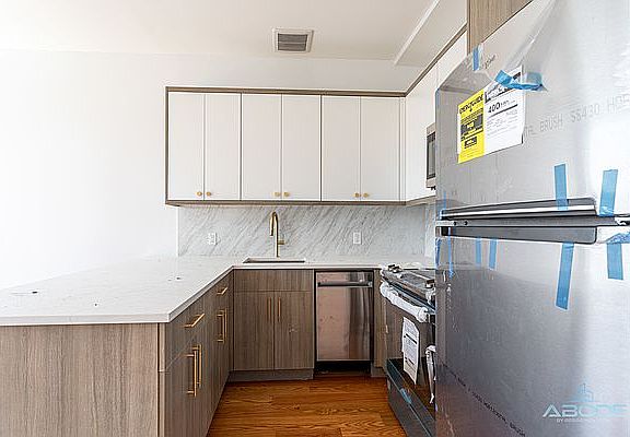 3rd image of 376 Hawthorne St #2