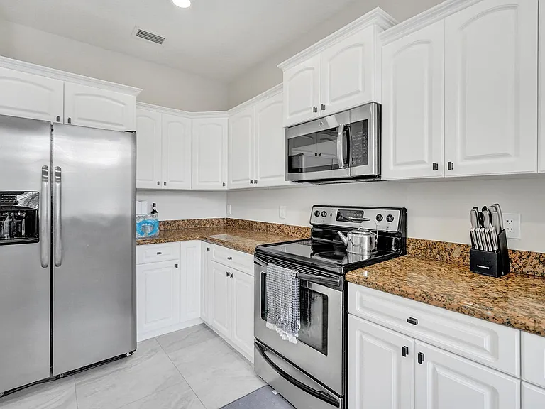 3600 NW 5th Ter — Photo 16