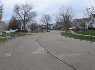 7796 Geneva Dr, Gurnee, IL 60031
