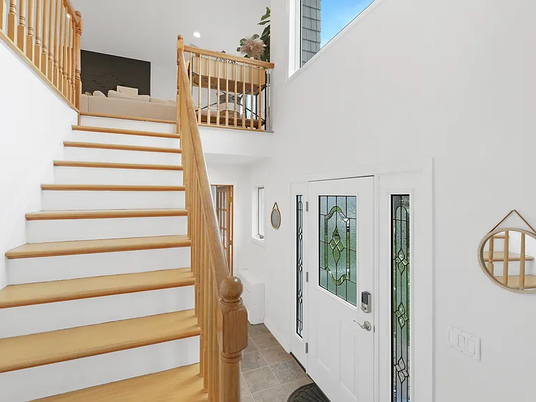 485 Sutton Pl — Photo 10