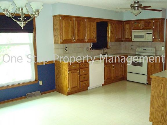 Kitchen / Dining Area