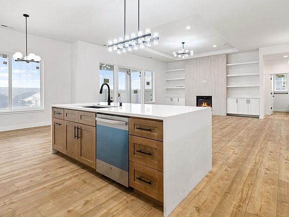 5th image of 3887 Highview St