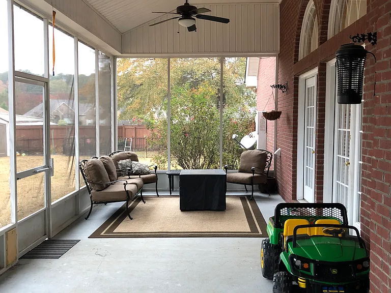 215 Live Oaks Cir — Photo 33