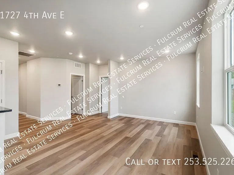 11727 4th Ave E — Photo 12
