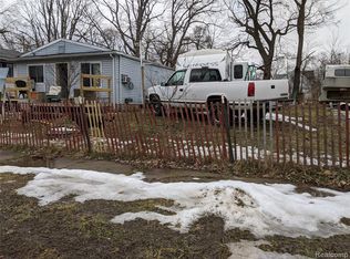 121 E Piper Ave, Flint, MI 48505