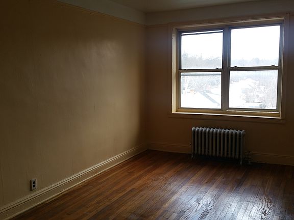 5th image of 55 Sheridan Ave APT C43