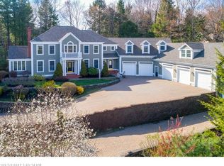 22 Inverness Rd, Falmouth, ME 04105