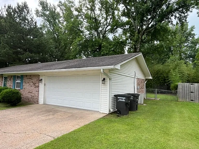 104 Quapaw Pl — Photo 2