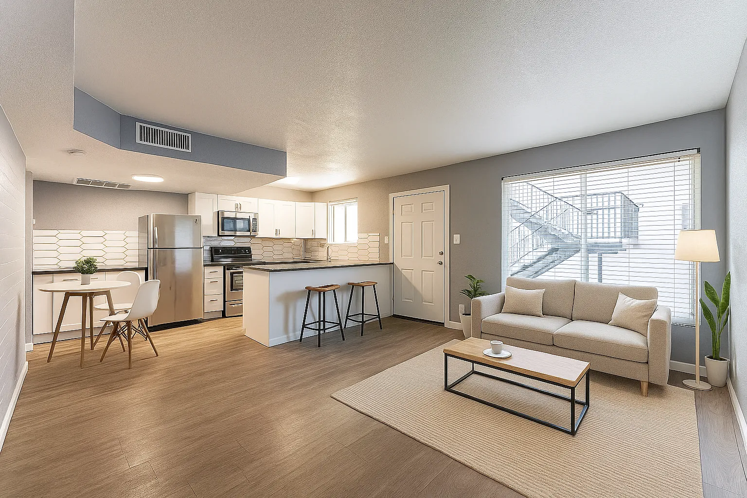2014 W Berridge Ln — Photo 1