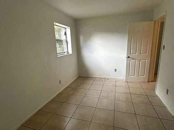 5th image of 3373 NW 17th St