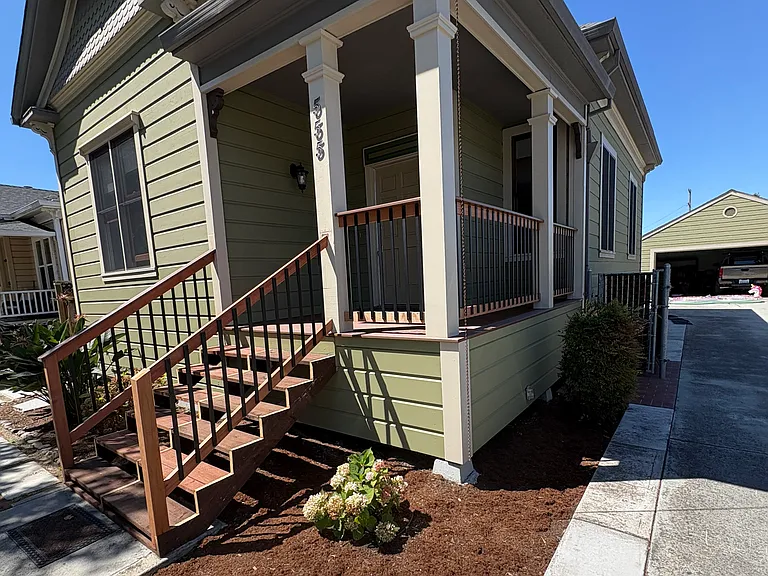 555 N 20th St — Photo 2