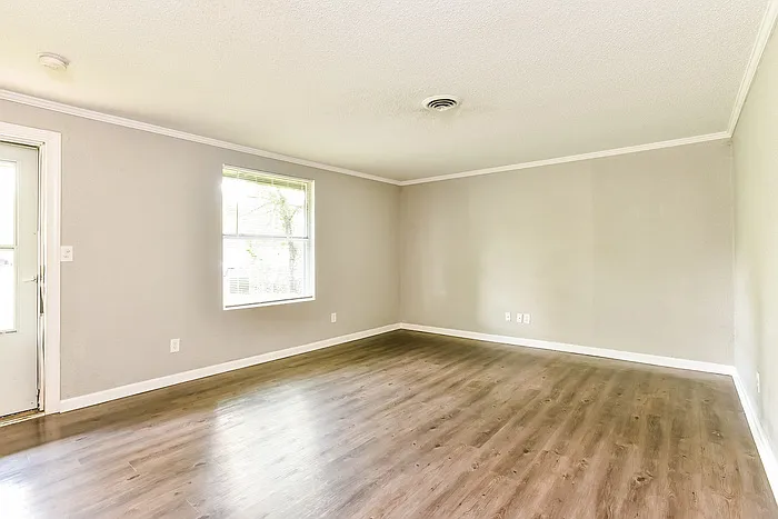 213 Power Ave — Photo 3