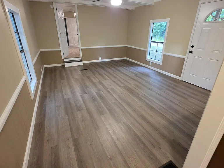 212 Long Creek Dr — Photo 3