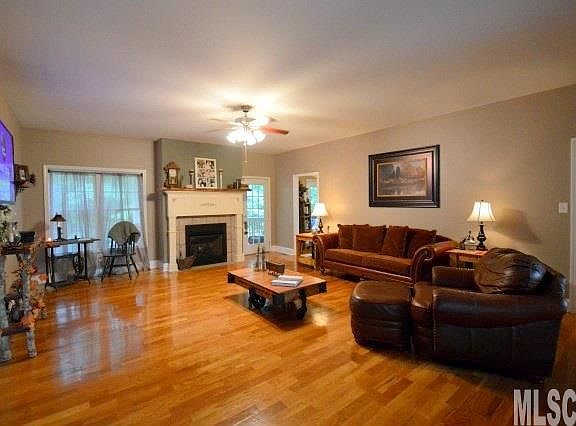 3rd image of 1018 Bramblewood Ct NE