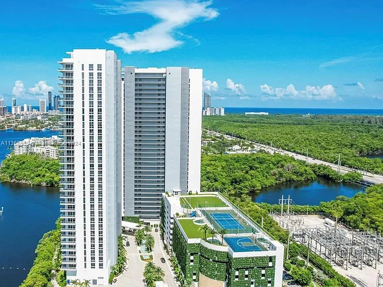 16385 Biscayne Blvd #7 — Photo 41