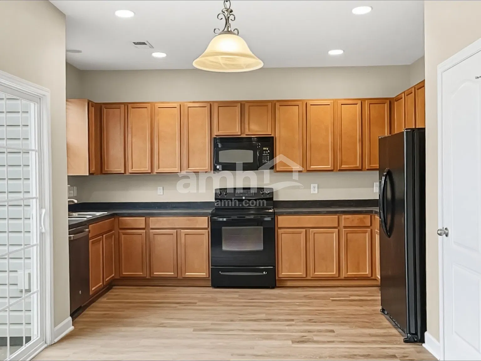 3 bed, 2.5 bath, 1778 sqft, $2,370 — Photo 3