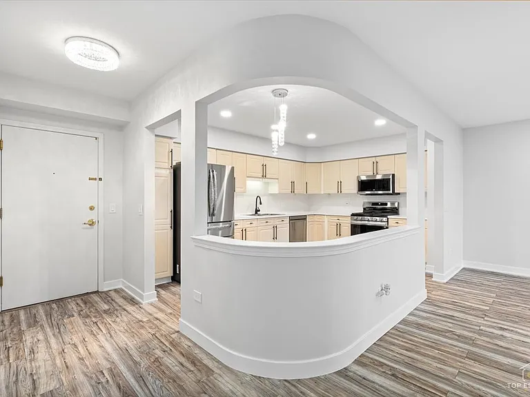 650 S River Rd #812 — Photo 4