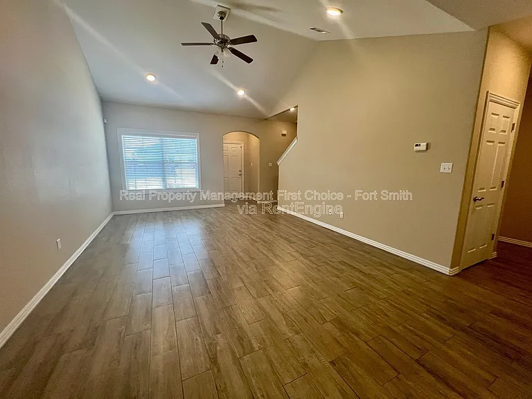9905 Landry Dr — Photo 3